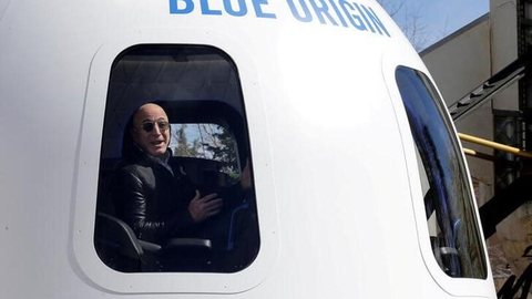 Lance de US$ 28 milhões vence vaga para acompanhar Bezos em viagem espacial