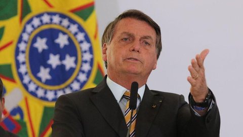 “Comprove corrupção na economia como no governo dele”, diz Bolsonaro sobre Lula