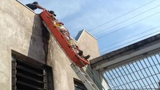 Pintor é socorrido com queimaduras de telhado após levar choque em Tupã