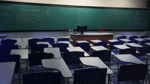 Professores fazem carreata contra volta às aulas no estado de SP