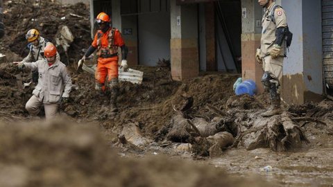 Bombeiros atualizam número de mortos em Petrópolis para 171
