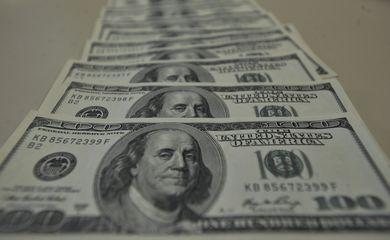 Dólar cai para R$ 5,212 com ânimo no exterior e reforma tributária
