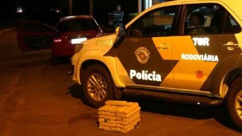 Casal com criança no carro é preso com 30 tabletes de maconha em Andradina