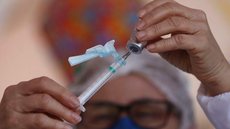 Jovens de 12 a 15 anos começam a ser vacinados na capital paulista