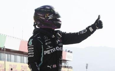 Mercedes larga na frente no GP da Toscana de Fórmula 1