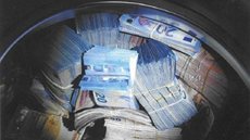 Lavagem de dinheiro? Polícia holandesa encontra R$ 1,5 milhão dentro de lavadora durante busca