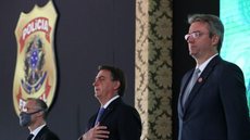 Bolsonaro participa de encerramento de cursos da Polícia Federal