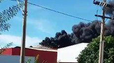 Incêndio atinge galpão de carrocerias em distrito de Votuporanga