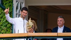 Pai de Djokovic diz que obrigação por vacina no Australian Open é “chantagem”; filho não deve jogar