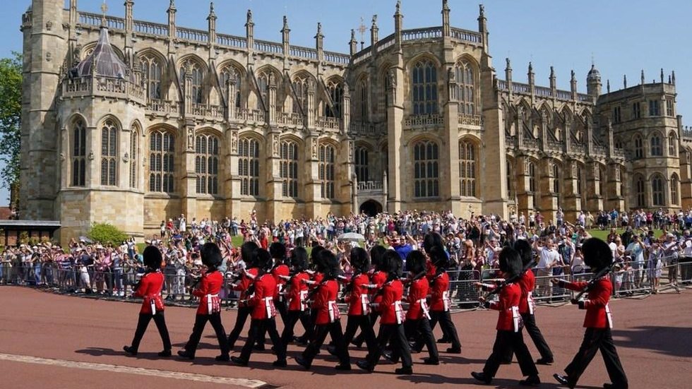 Policia investiga como jovem invadiu castelo para ‘assassinar’ rainha Elizabeth 2ª no Natal