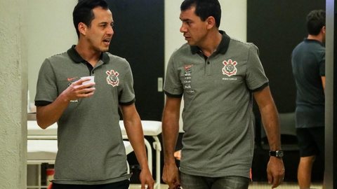Fábio Carille pede, e Santos negocia a contratação de Rodriguinho