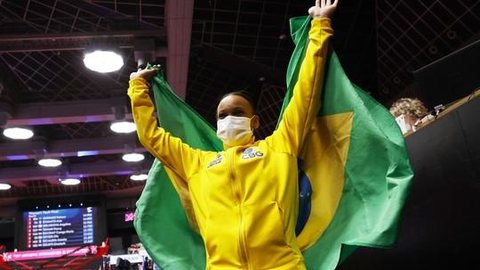 Rebeca Andrade celebra férias após medalhas no Mundial: “Ansiosa”