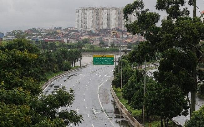 Prefeitura de SP decreta emergência para bairros ainda alagados na Zona Leste