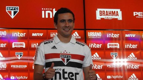 Pablo se vê na melhor fase da carreira e diz poder jogar com Diego Souza no São Paulo