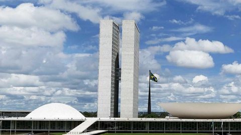 Congresso aprova LDO; texto vai à sanção e prevê salário mínimo de R$ 1.040