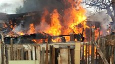 Incêndio destrói casa de madeira em bairro de Bauru
