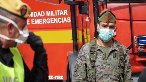 Coronavírus: Soldados encontram idosos abandonados e mortos em asilos na Espanha