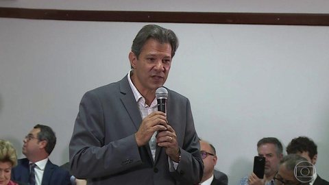 Haddad muda plano de governo e critica o adversário por suposto esquema de divulgação de notícias contra o PT