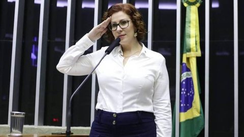 “Deputada que prefere engraxar as botas dos militares”, diz Doria sobre Zambelli