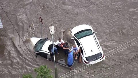 Homem morre em enchente em São Bernardo do Campo, diz Prefeitura