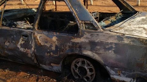Homem é morto com golpes de facão e tem carro incendiado em rua de Urupês