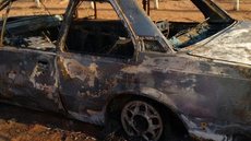 Homem é morto com golpes de facão e tem carro incendiado em rua de Urupês