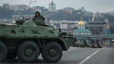 Invasão russa completa hoje um mês e expõe uma Ucrânia devastada