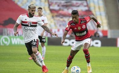 Brasileiro: com chances remotas de título, Flamengo visita o São Paulo