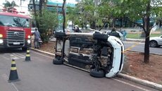 Motorista tomba carro em avenida de Araçatuba