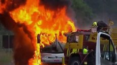 Ônibus com sacoleiros do noroeste paulista pega fogo durante viagem