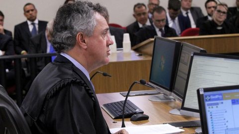 PODE SONEGAR – Desembargador que condenou Lula absolve empresário que sonegou quase R$ 19 milhões
