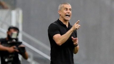 Sylvinho aponta lentidão do Corinthians contra o Sport e explica demora nas substituições