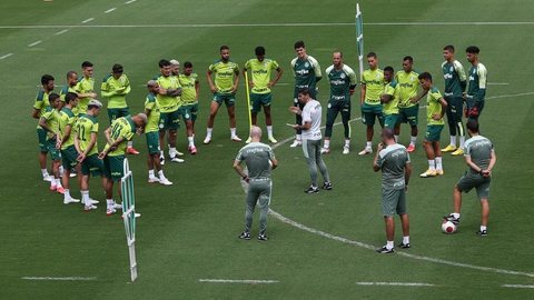 Abel repete formação em jogos-treino e deve “oficializar” Palmeiras com três zagueiros em 2022