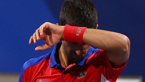 Djokovic tem entrada negada na Austrália e tenta evitar deportação