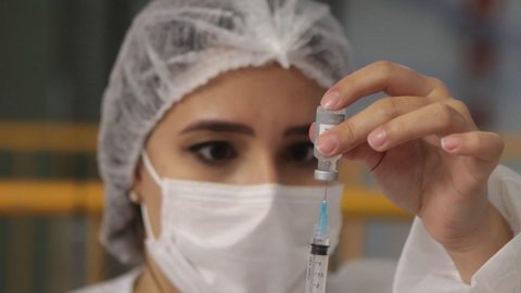 Cidade de SP começa a aplicar 2ª dose da Pfizer com intervalo reduzido de 12 para 8 semanas a partir desta sexta