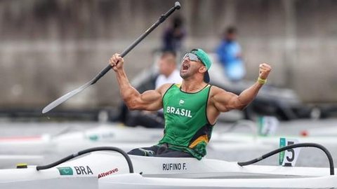 Fernando Rufino leva título mundial de canoagem após ouro nas Paralimpíadas
