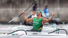 Fernando Rufino leva título mundial de canoagem após ouro nas Paralimpíadas