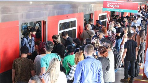 São Paulo: falha em trens da Linha 9 prejudica milhares de passageiros