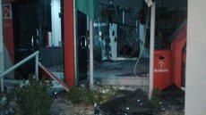 Ladrões explodem caixas eletrônicos de agência bancária em Itajobi