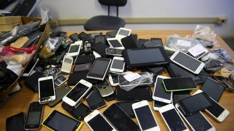 Procon quer criar central para agilizar bloqueio de celulares roubados e evitar invasão de contas bancárias