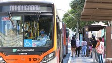 Ônibus devem circular em São Paulo somente com passageiros sentados