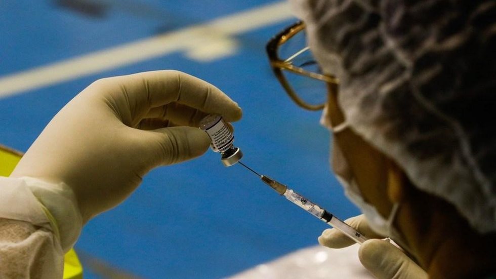 Prefeitura de SP libera neste sábado uso da vacina da Pfizer para aplicação da 2ª dose nas unidades sem AstraZeneca
