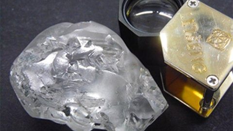 Diamante de R$ 100 milhões é encontrado por minerador em país da África