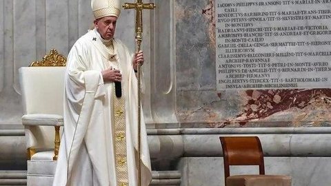 Papa é herege, indigno e necessita de conversão, dispara padre italiano em missa