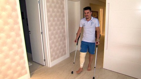 Com joelho operado depois de título do Palmeiras, Willian se diz “mais forte do que imaginava”