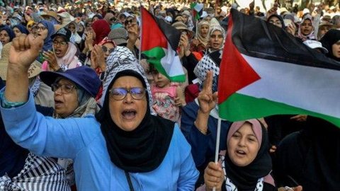 Palestinos rejeitam plano de Trump e causam protestos