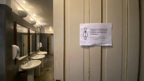 Theatro Municipal de SP orienta uso de banheiro correspondente a gênero com o qual a pessoa se identifica