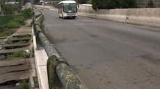 Viaduto do Cadeião na Marginal Pinheiros está esburacado há anos