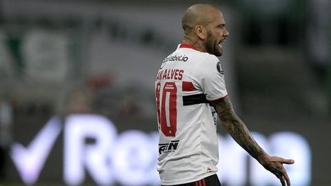 São Paulo diz que Daniel Alves não joga mais pelo clube