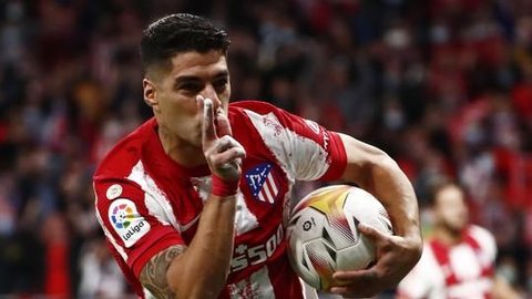Suárez faz dois e evita derrota do Atlético de Madrid para a líder Real Sociedad